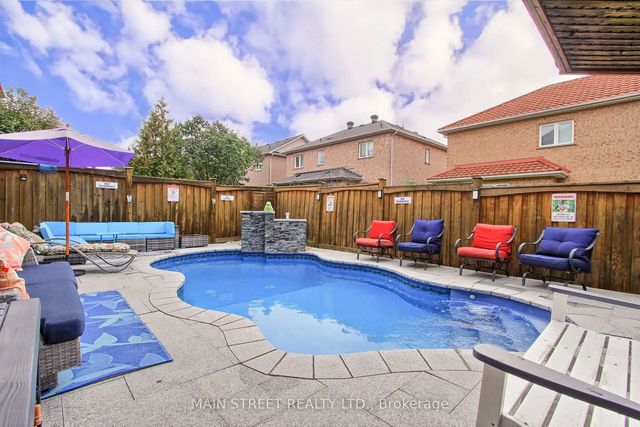 196 Wainscot Avenue, Newmarket