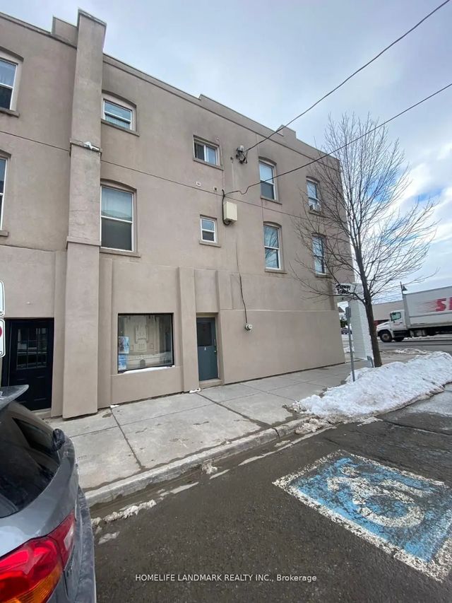 2 Bascom Street S 6, Uxbridge