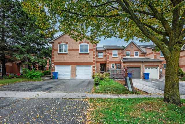 742 Shanahan Boulevard, Newmarket