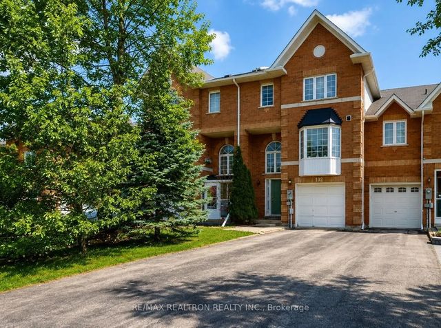 102 Royal Chapin Crescent, Richmond Hill