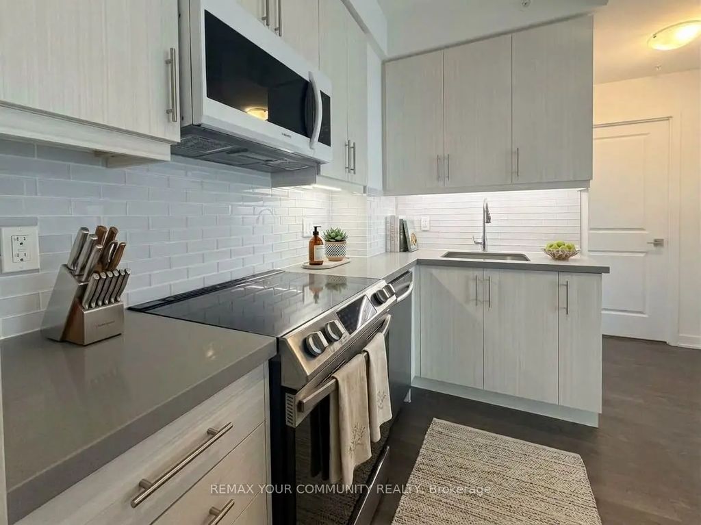 75 Oneida Crescent 1809, Richmond Hill