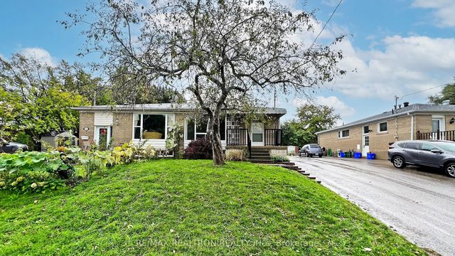 244 Browndale Crescent Bachelor Unit #bsmnt, Richmond Hill