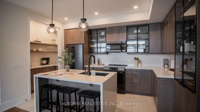 8 Arthur Plaxton Way, Markham