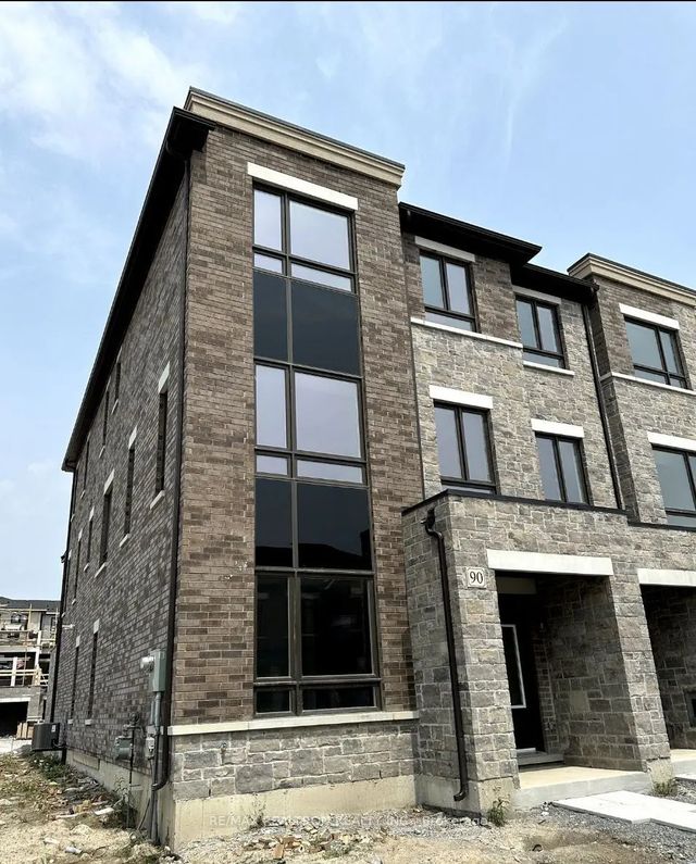 90 Robert Eaton Avenue, Markham
