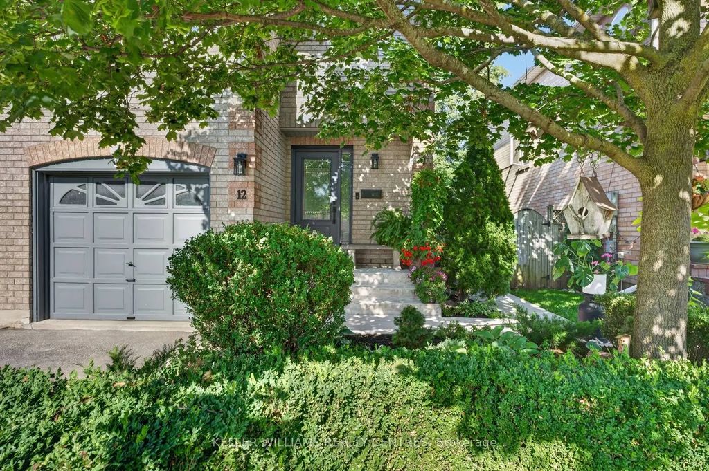 12 Lancaster Court, Georgina