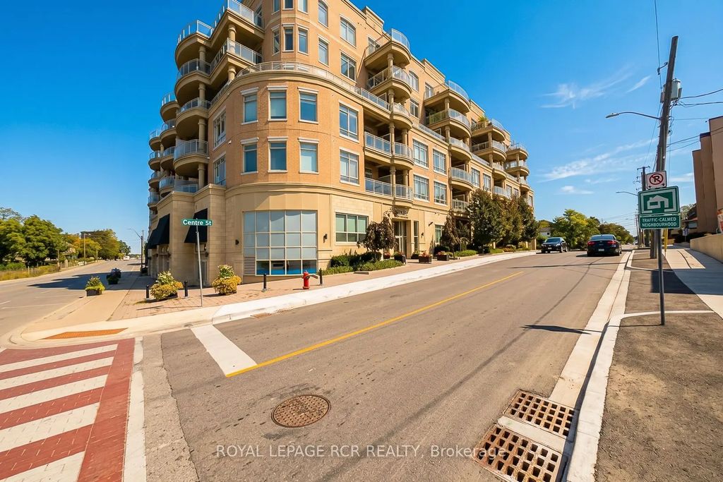 15277 Yonge Street 707, Aurora