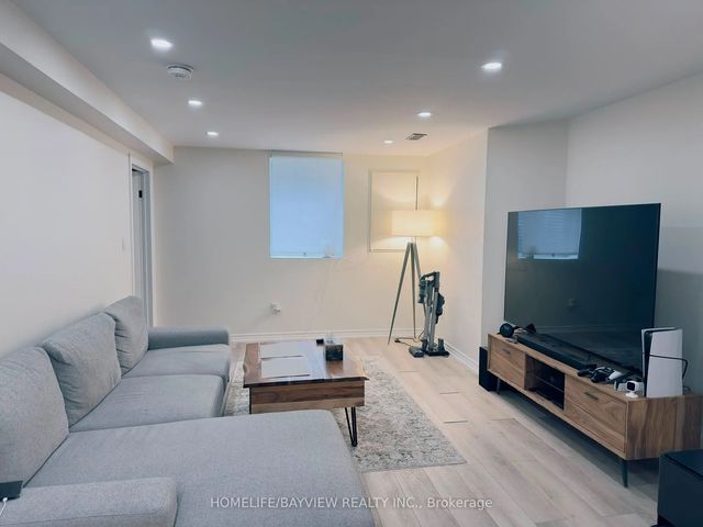 128 Adam Place Lower Unit/basement, Newmarket