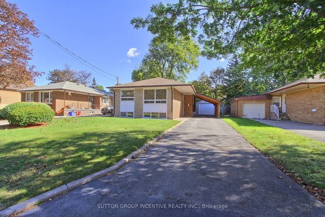43 Sussex Avenue, Richmond Hill