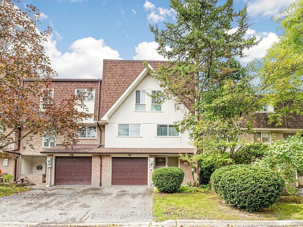 121 Poplar Crescent 44, Aurora