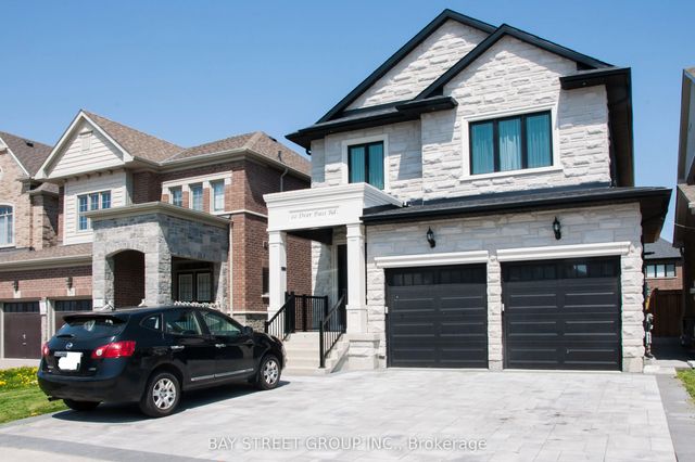22 Deer Pass Road Unit 2, East Gwillimbury