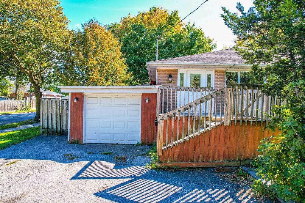 166 Cherrywood Drive Upper Level, Newmarket