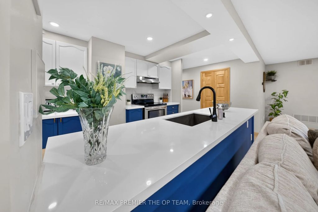 100 Arbors Lane 404, Vaughan