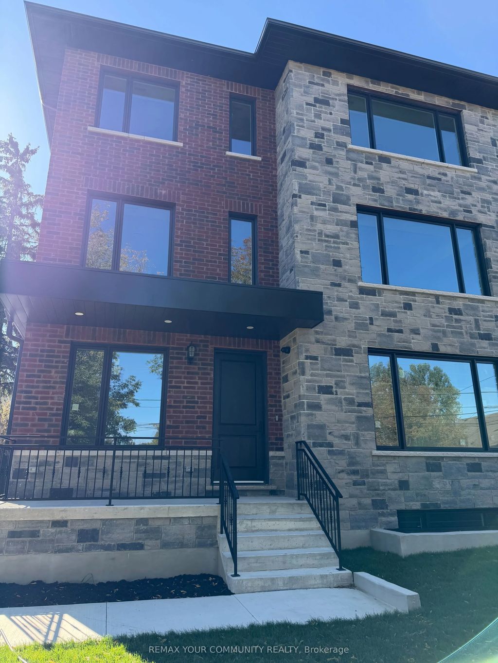 25 Oxford Street 2, Richmond Hill