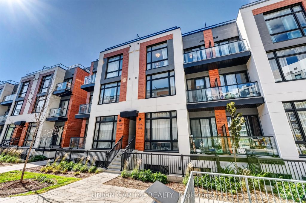 8 David Eyer Road 1227, Richmond Hill