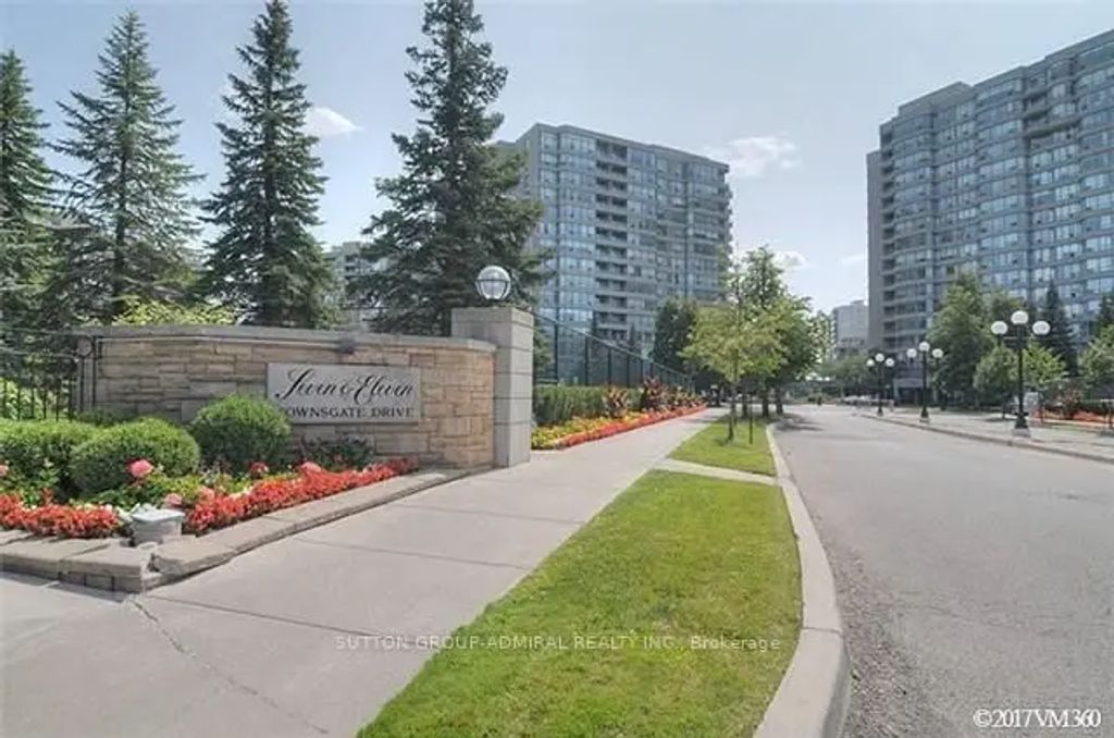 11 Townsgate Drive 1002, Vaughan