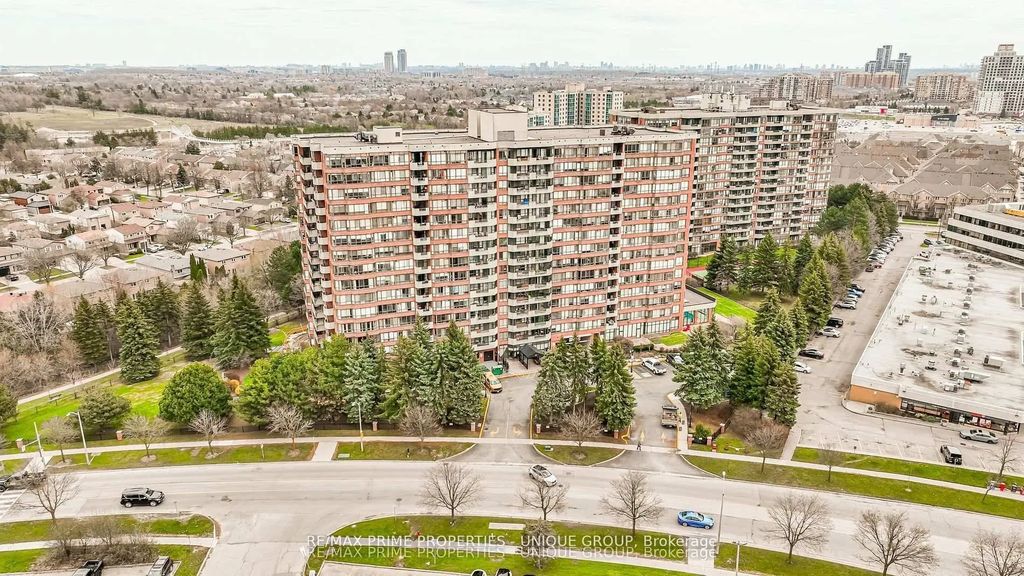 33 Weldrick Road E 209, Richmond Hill