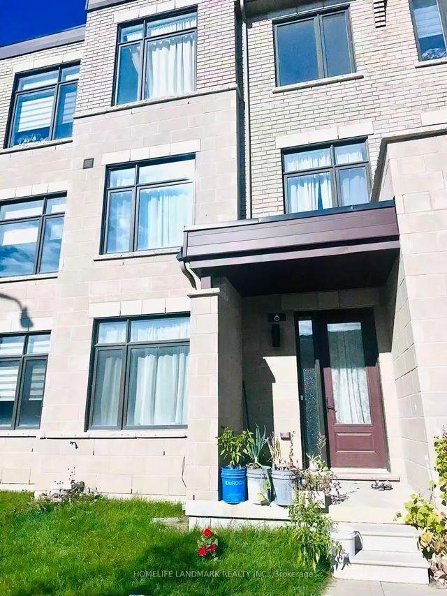 8 Robert Eaton Avenue, Markham