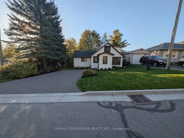 261 Lakeview Boulevard, Georgina