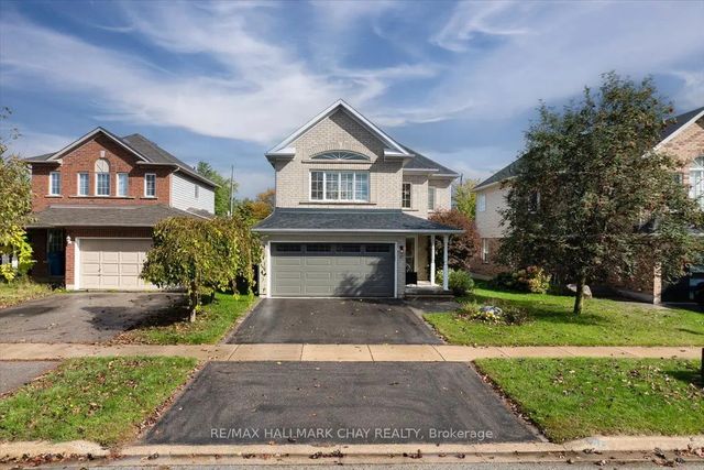 37 Joliette Place, Georgina