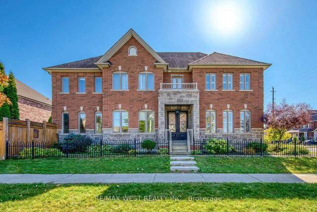 213 Eight Avenue, New Tecumseth