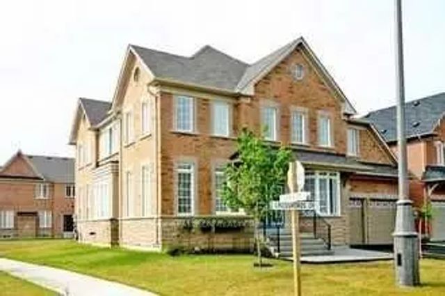 1 Crossroads Drive, Richmond Hill