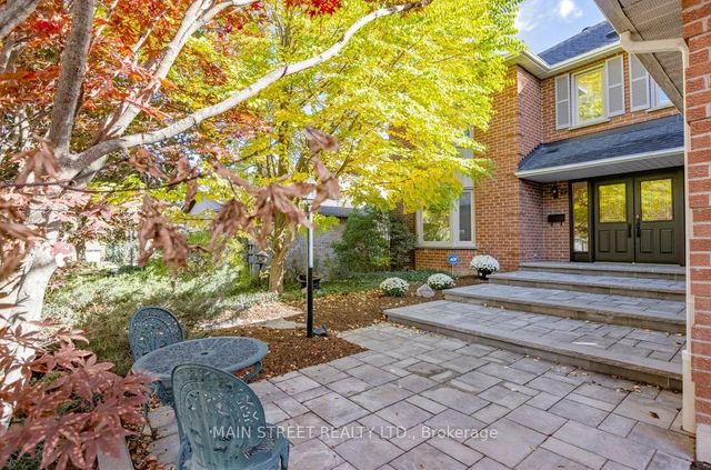 22 Mcclenny Drive N, Aurora