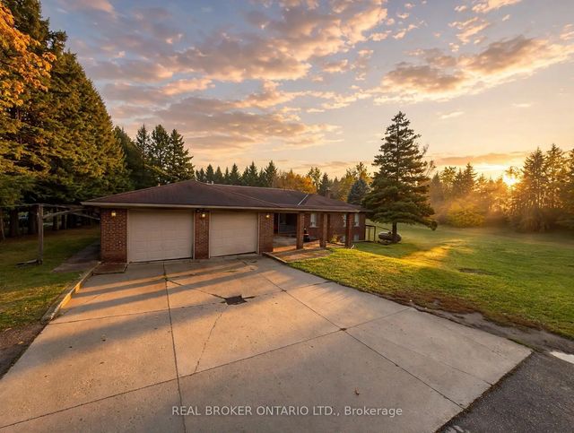 2955 16th Side Road, King