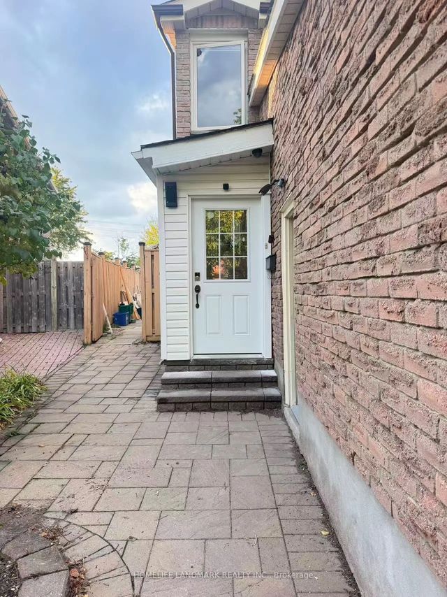 8 Fullerton Crescent, Markham