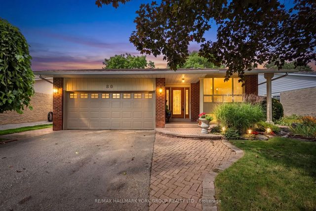 80 Fairway Drive, Aurora