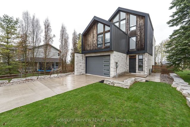 16 Windsor Drive, Whitchurch-Stouffville
