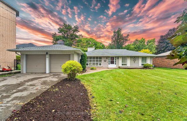 22 Poplar Drive, Richmond Hill