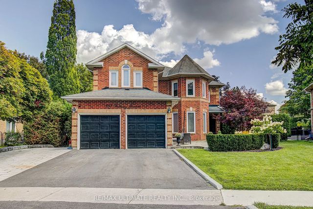 351 Fairway Gardens, Newmarket
