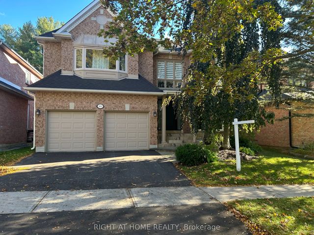 100 Carlyle Crescent, Aurora