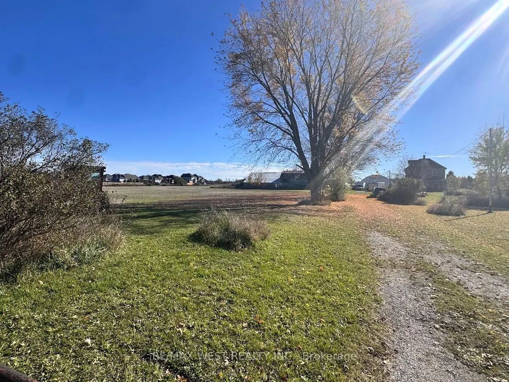 211 Queen Street W, Springwater