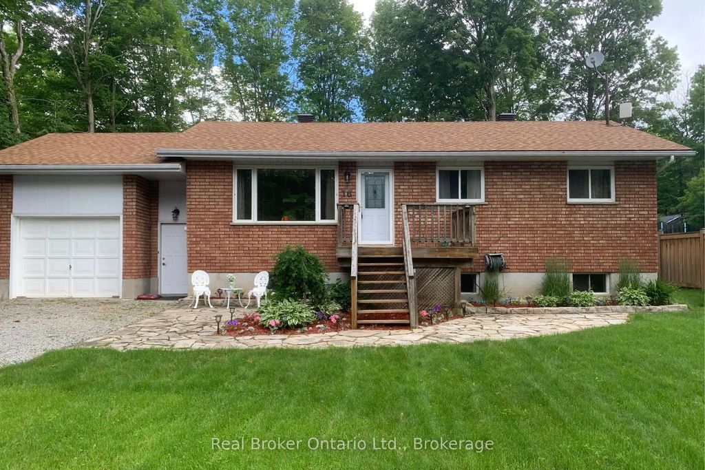 16 Mundy Avenue, Tiny