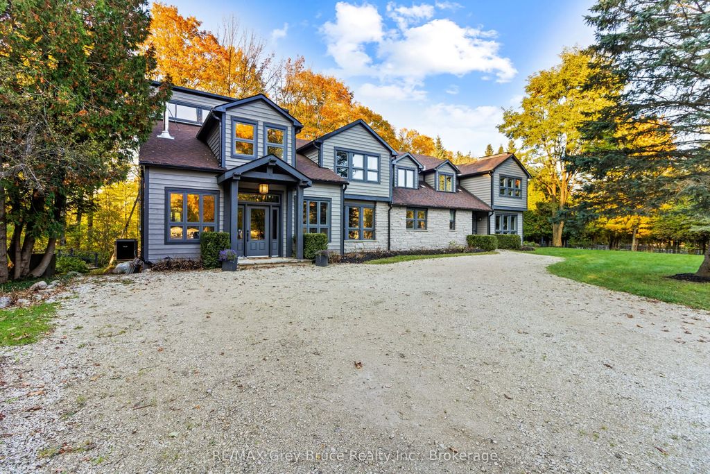 3476 Garden Of Eden Road, Clearview