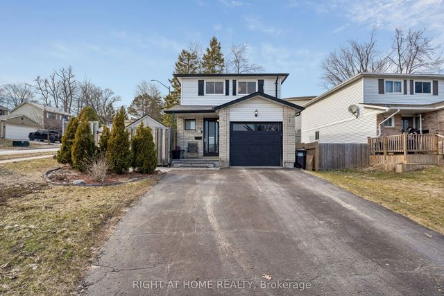 56 Hemingway Crescent, Barrie