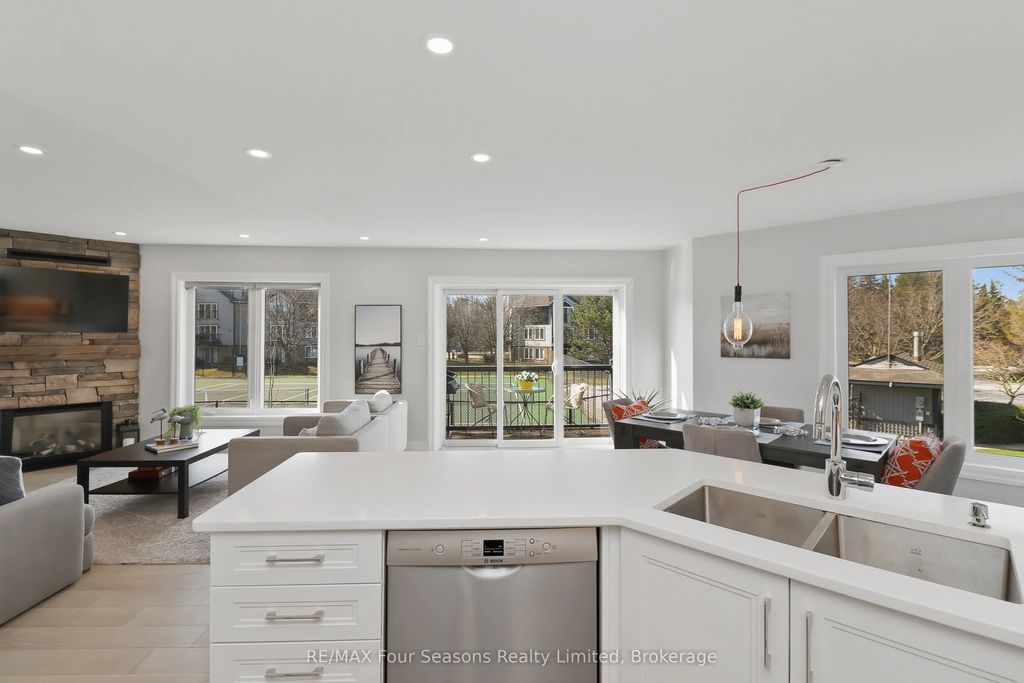 835 Suncrest Circle, Collingwood