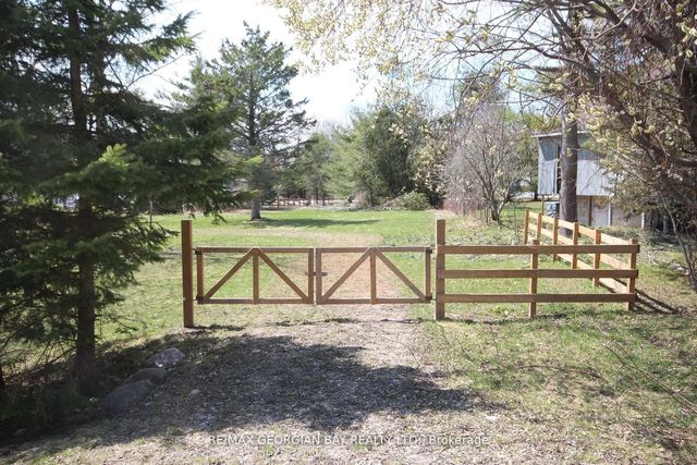 5766 Penetanguishene Highway, Springwater