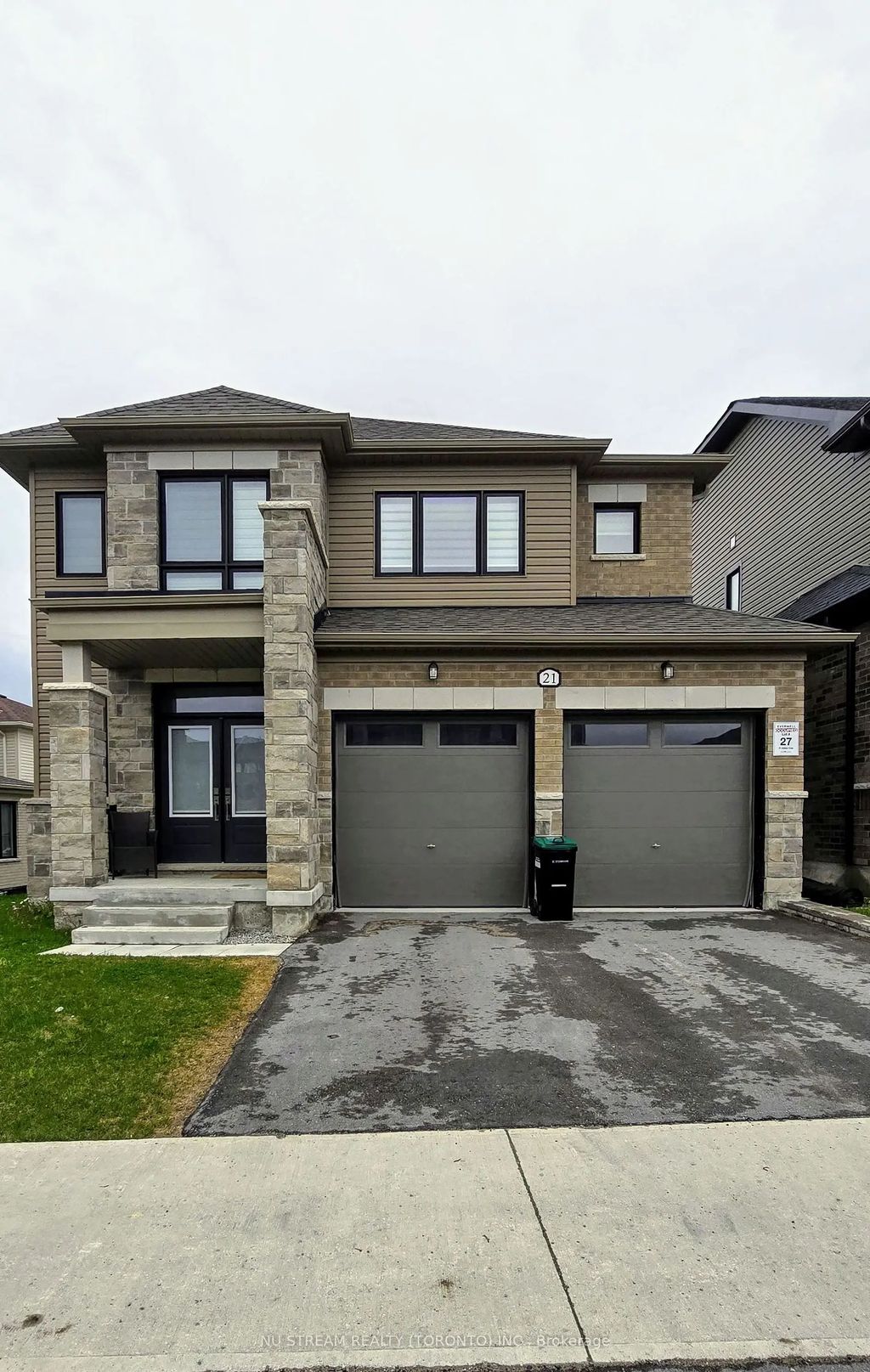 21 Abbey Crescent W, Barrie
