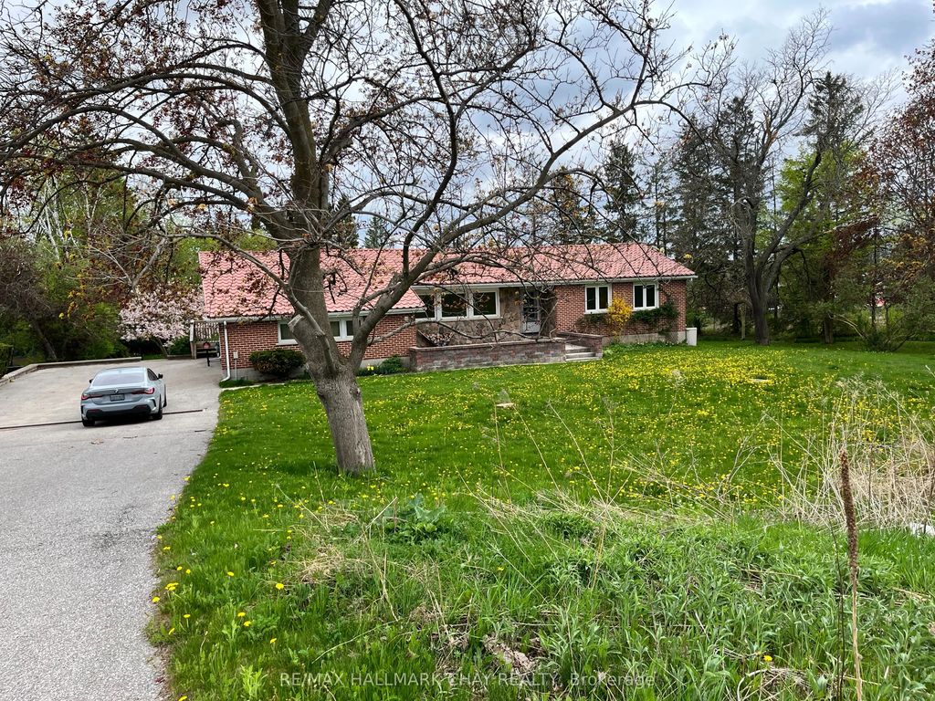 595 Big Bay Point Road E, Barrie