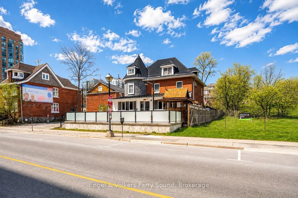 168 Dunlop Street E, Barrie