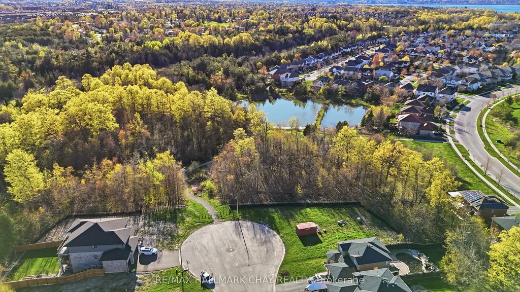 18 Prince Edward Place, Barrie