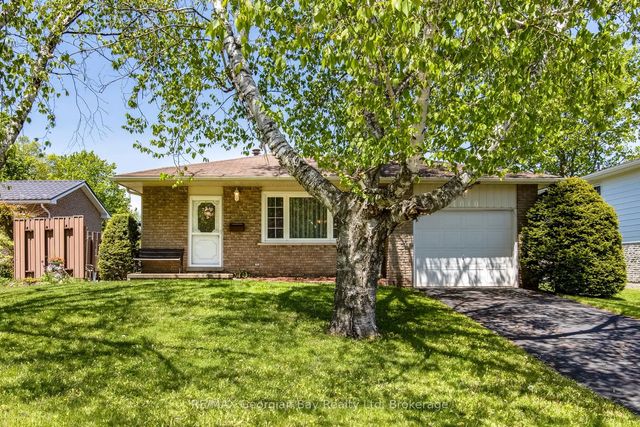 1010 Glen Eagles Crescent, Midland