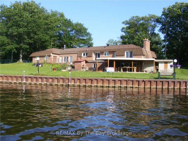 10 Edgewater Road, Wasaga Beach
