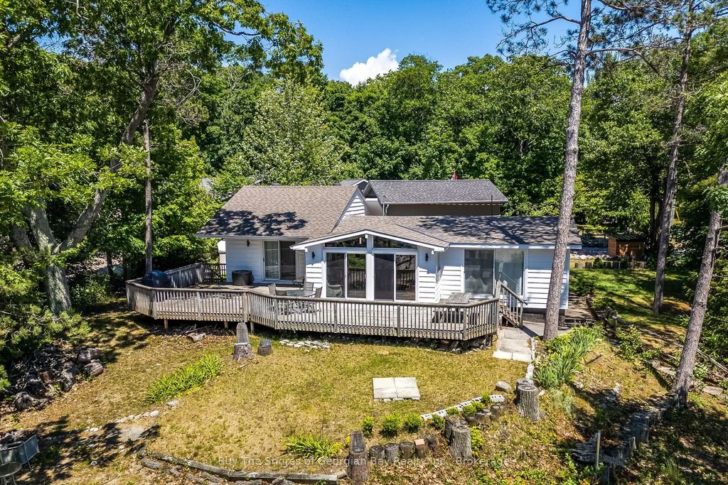 8 Nassau Court, Tiny