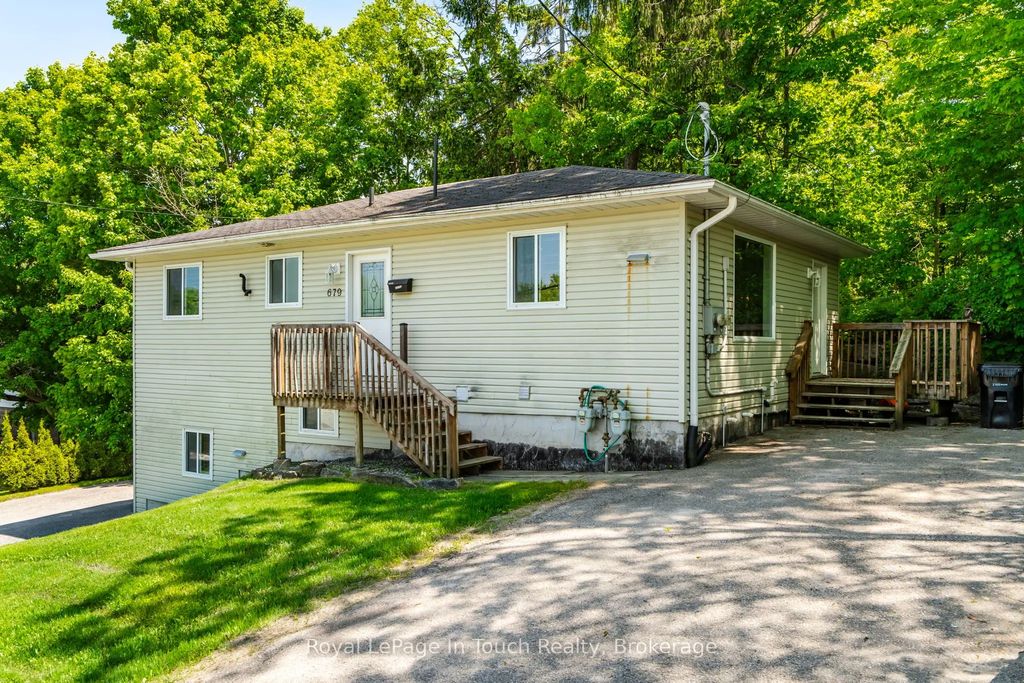 679 Montreal Street, Midland