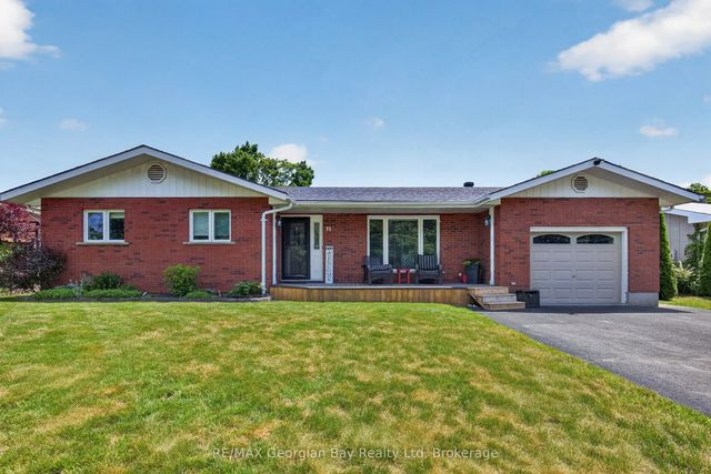 71 Lorne Avenue, Penetanguishene