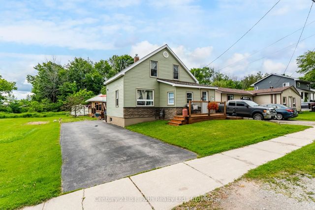 21 Maple Street, Tay