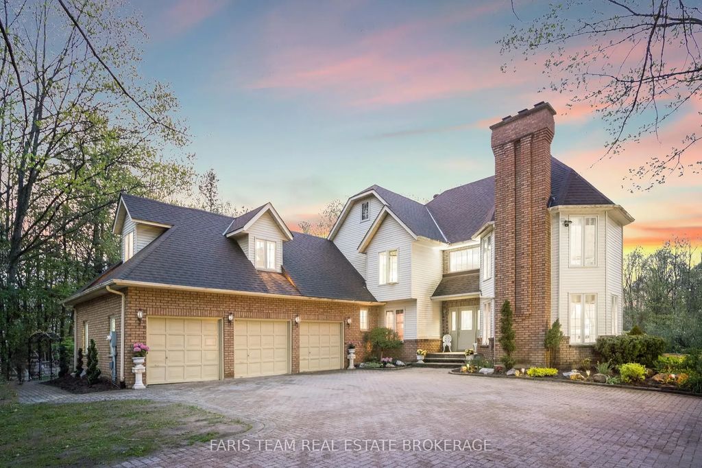 4 Mills Circle, Springwater